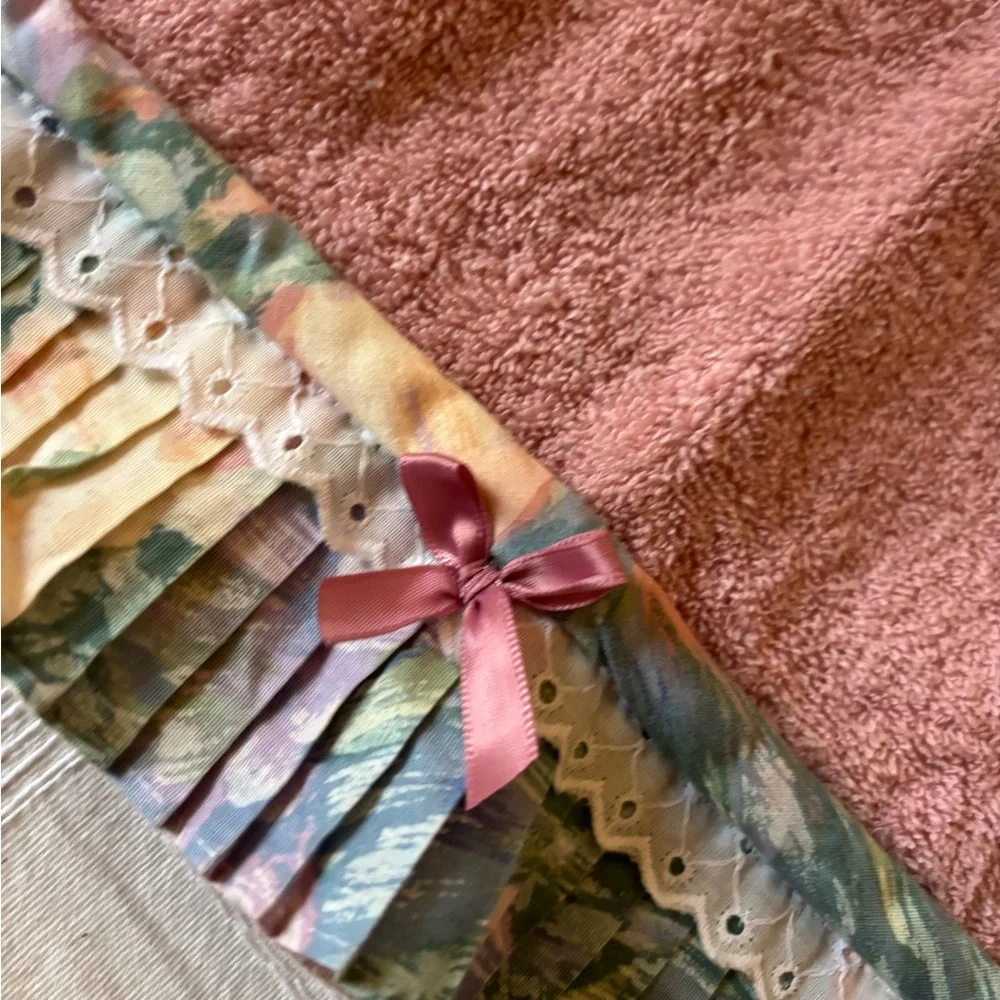 Vintage Pink Towel with Ruffled Trim